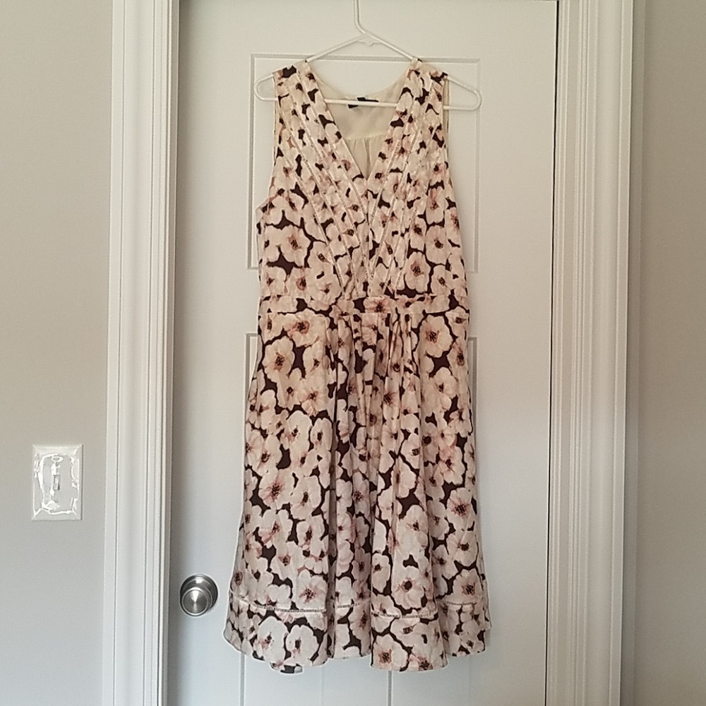 Banana Republic dress with pockets.